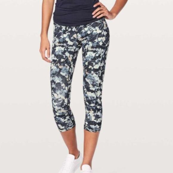 Lululemon Floral Wunder Under 21" Crop High Rise sz 8 - Picture 1 of 7